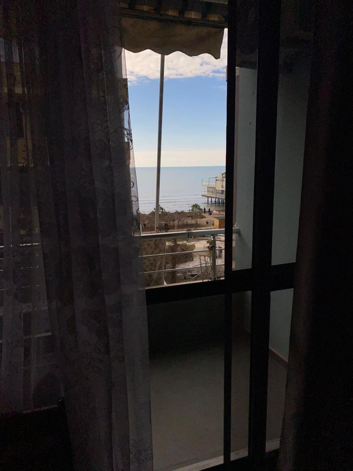 Next To The In * Durrës